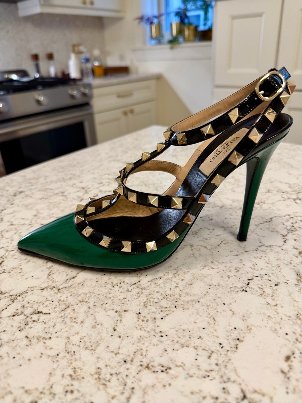 Rare! Valentino Rockstud Pointed-Toe Slingback Pumps in Green - Picture 2 of 13